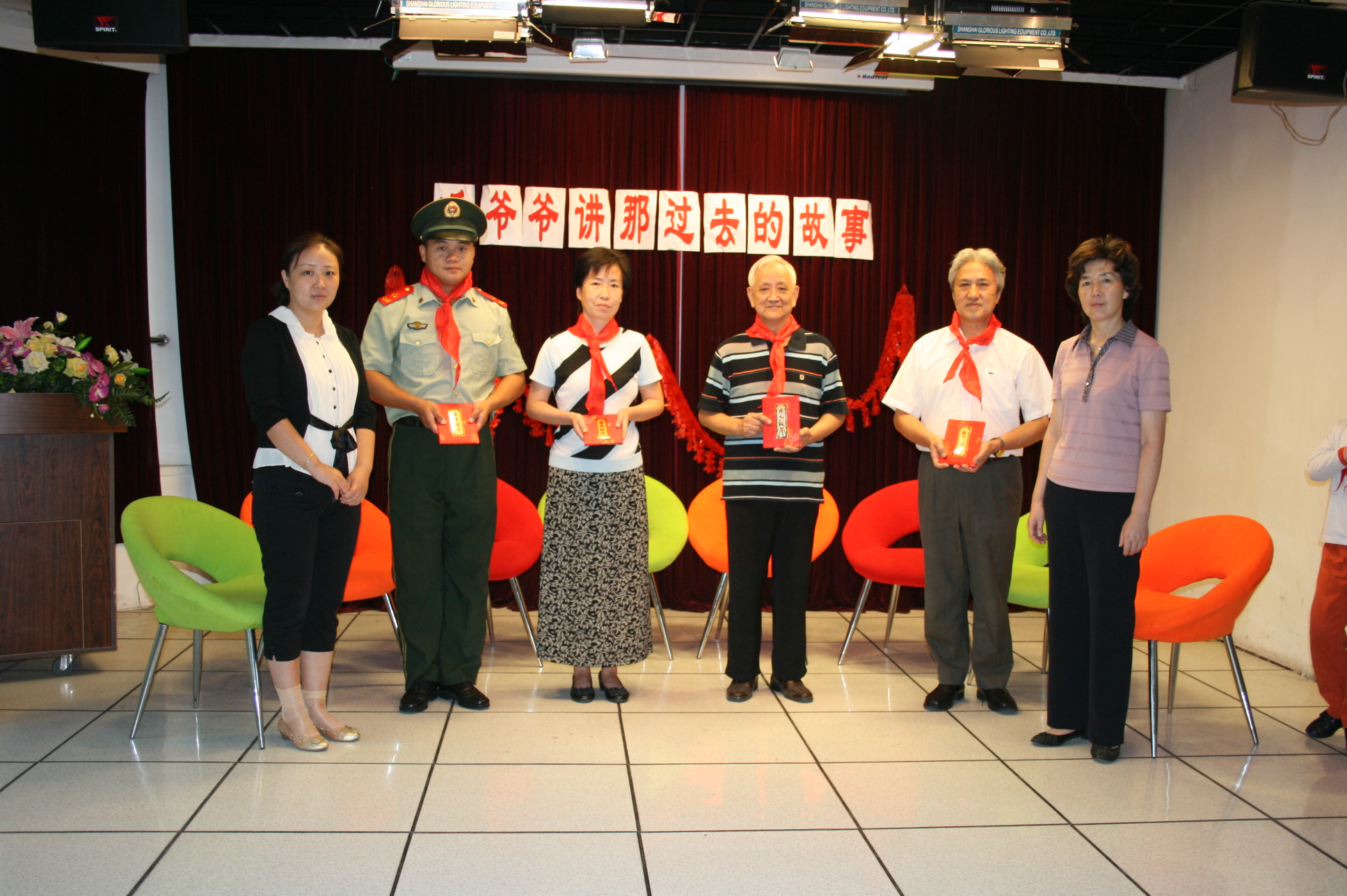 月  日上午,北新泾街道关工委前往北新泾第三小学,开展"听爷爷讲谷ゥ